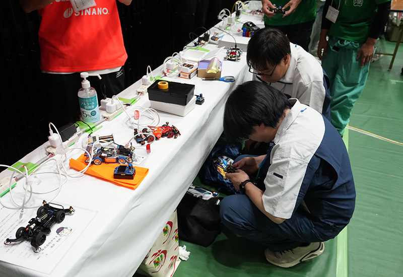 製造業対抗ミニ四駆大会（“魔改造のSAKU”）